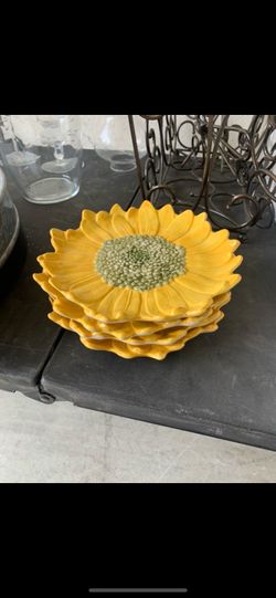 Sunflower plates