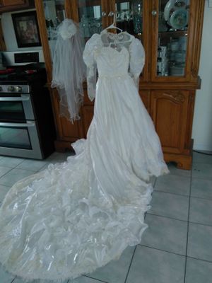 New And Used Wedding Dresses For In Costa Mesa Ca Offerup Wedding Dress Size 5 Vail Crown Crystals For In