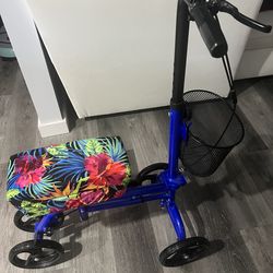 Steerable seated knee scooter, like new