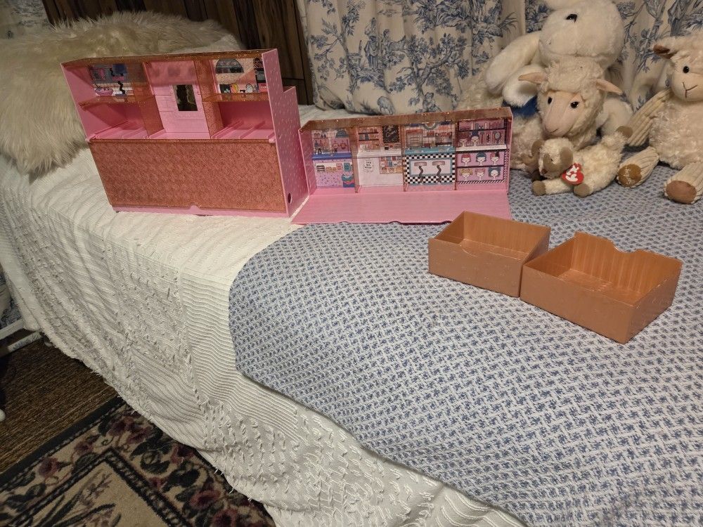 LOL SUPRISE POP UP STORE 3 IN 1 CARRYING CASE HOLDS 36 DOLLS