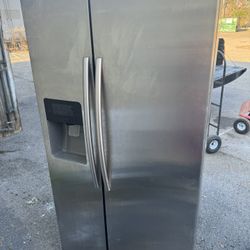 Refrigerator 