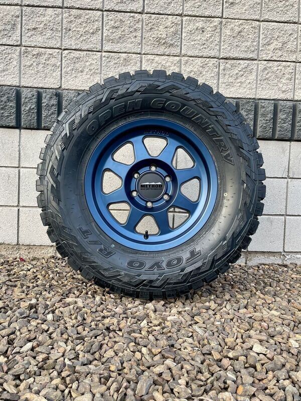 Method 17x8.5 6x139.7 Rims & toyo 35x12.50-17 MT Tires (New)