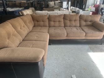 Big sectional sofa good condition 118”-98”