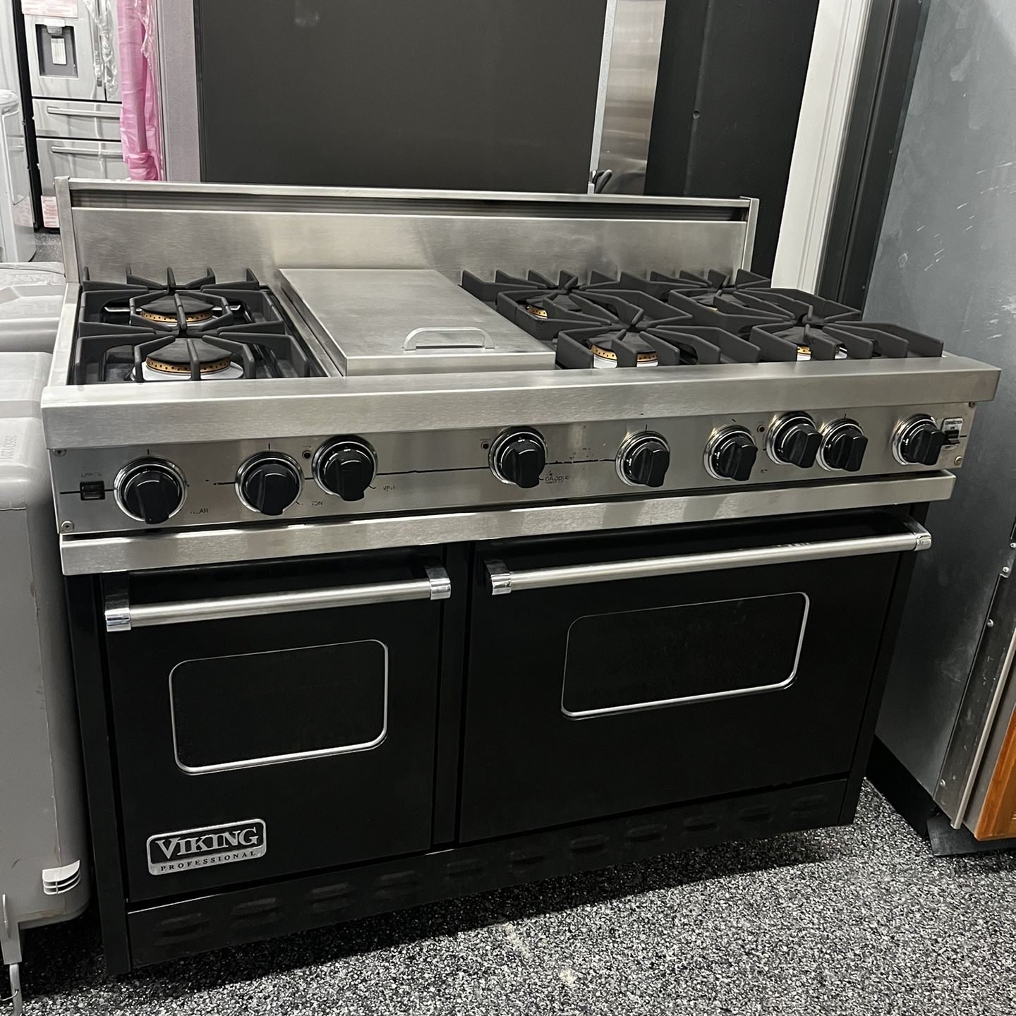 Viking 48 Wide Gas Black Range With Griddle 