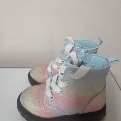 Girl's boots like new, size 8(toddler)/Botas para niña pequeña como nuevas, Nro.8