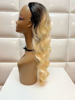 Synthetic half wig-long wavy blonde wig with dark roots $35 New-Media Peluca rizada nueva