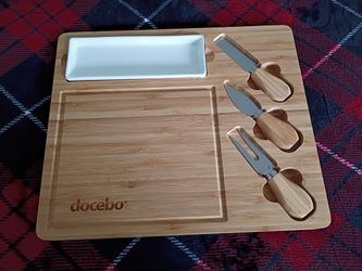 New Docebo Cheese Board Set