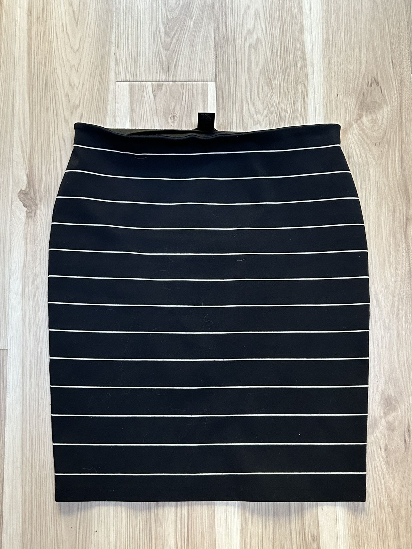 Ann Taylor Stretch Black And White Striped Pencil Skirt Size Petite Medium
