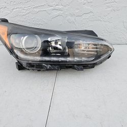 Hyundai Veloster Headlight 