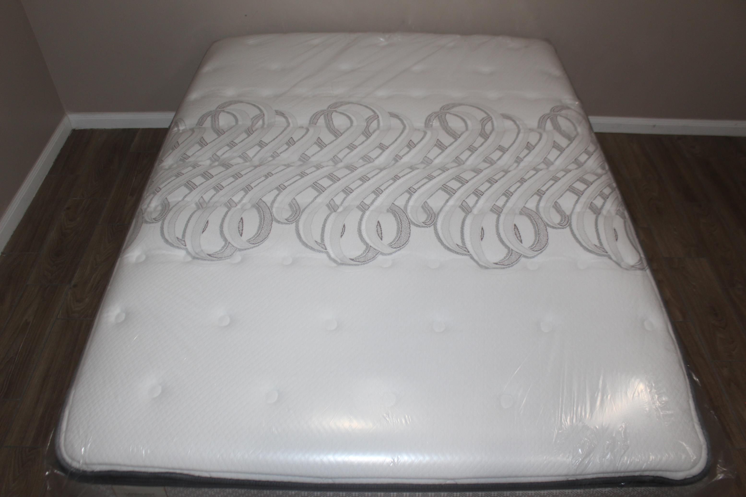Queen size Sealy Posturepedic Lakehurst mattress