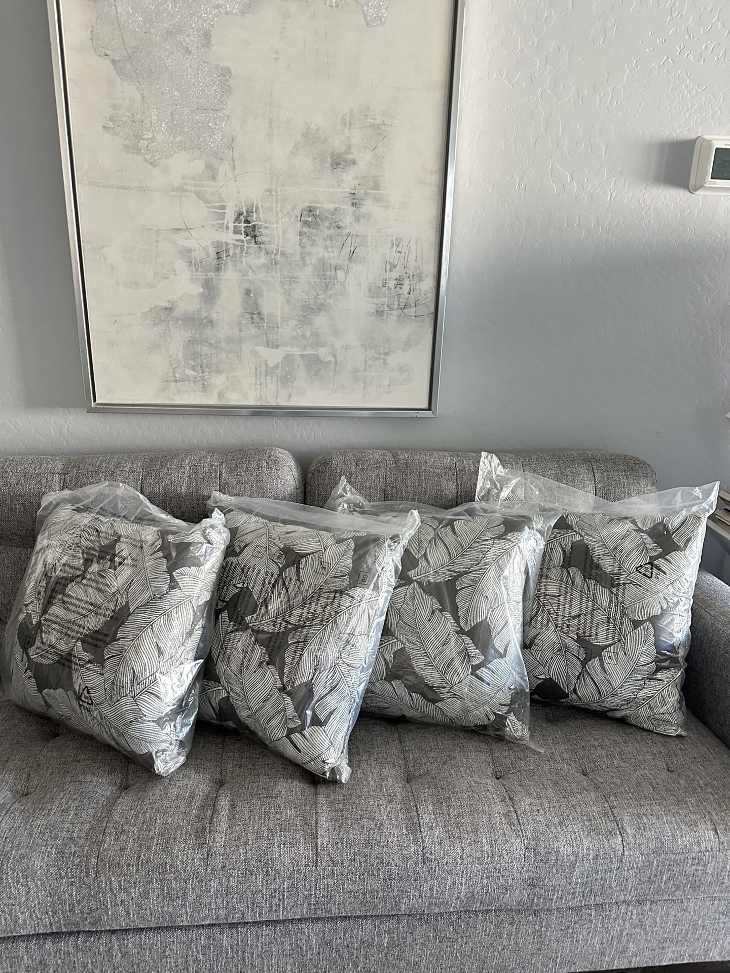 Set Of 4 Indoor/outdoor Decorative Pillows New
