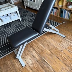 Adjustable weight bench 