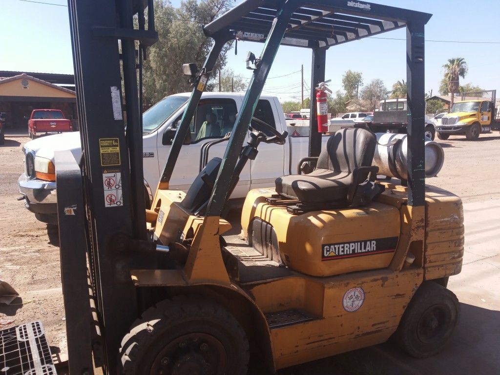 CAT FG-25 forklift