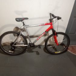 BICYCLE TREK 21 SPEED SIZE 26 BRAND NEW 