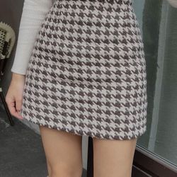 Houndstooth Skirt Size 2  Brand New