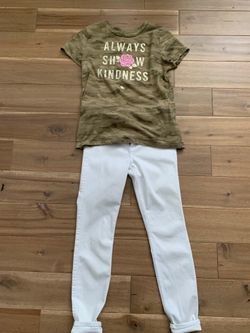 Hollister White Jeggings. Abercrombie Tshirt