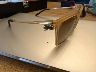 Men’s Oakley‘s  sunglasses