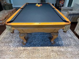 Pool table 8ft ( free delivery & set up & new color felt of your choice )