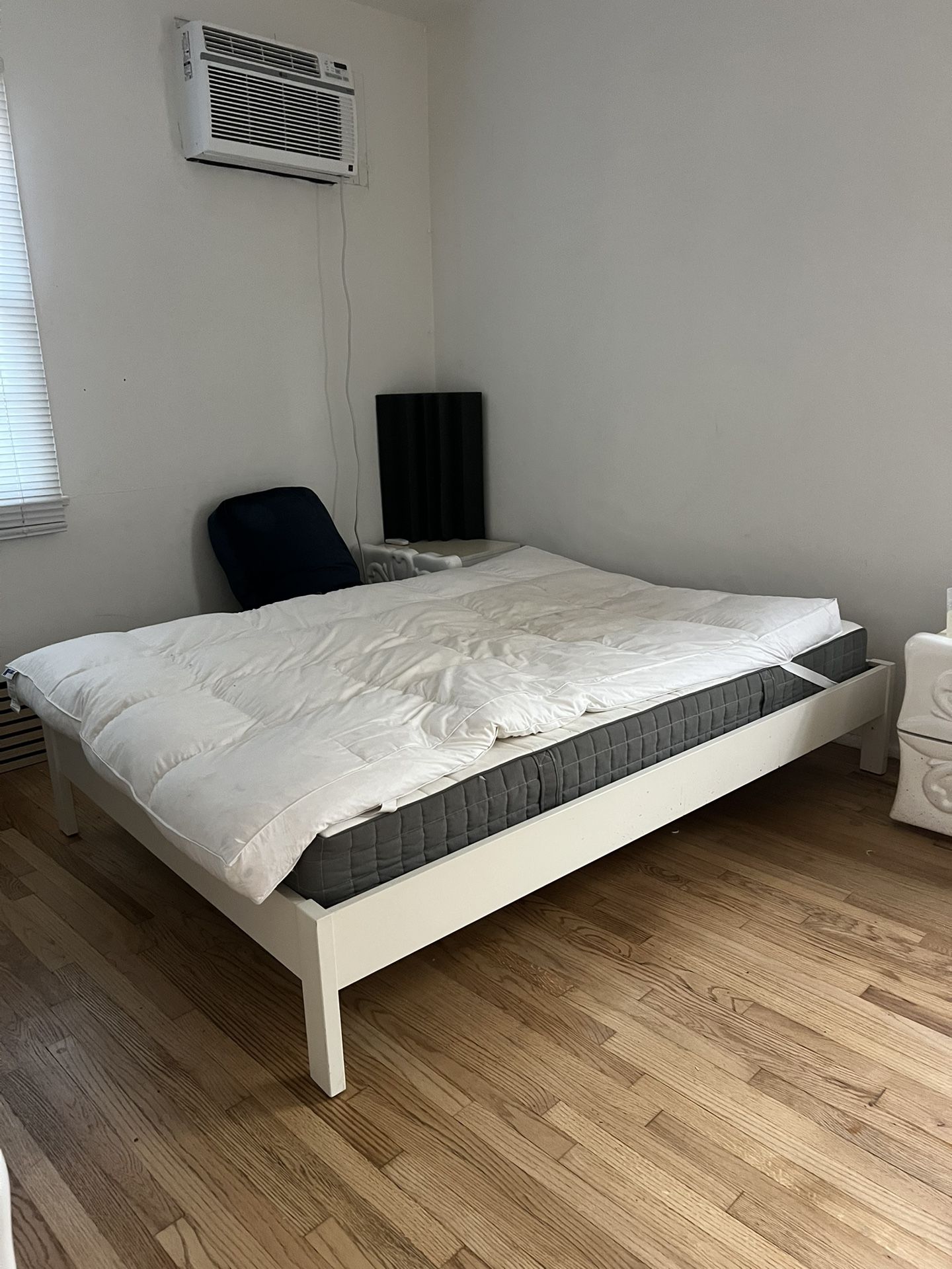 Bed Frame And Mattress 
