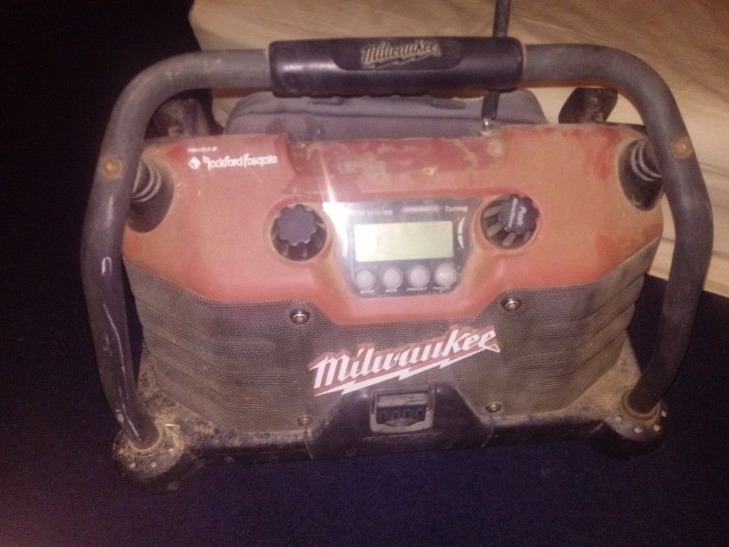 Heavy duty Milwaukee Job - site Radio