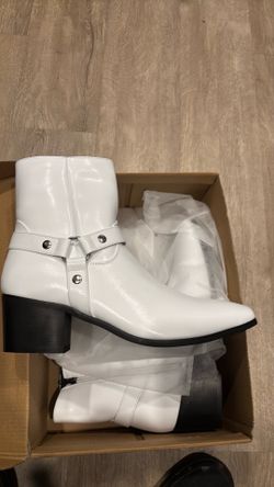 Men’s white boots