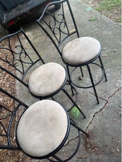 3 bar stools
