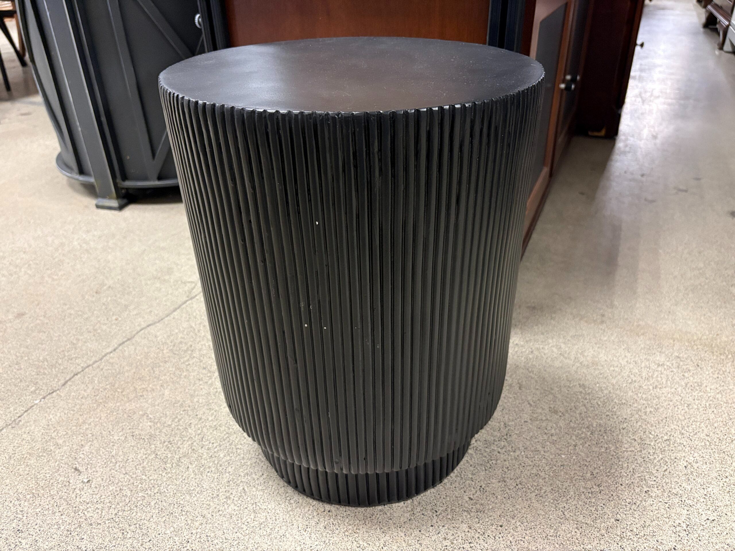 Modern Black Round Ribbed Side Table for Sale in Bellevue, WA - OfferUp