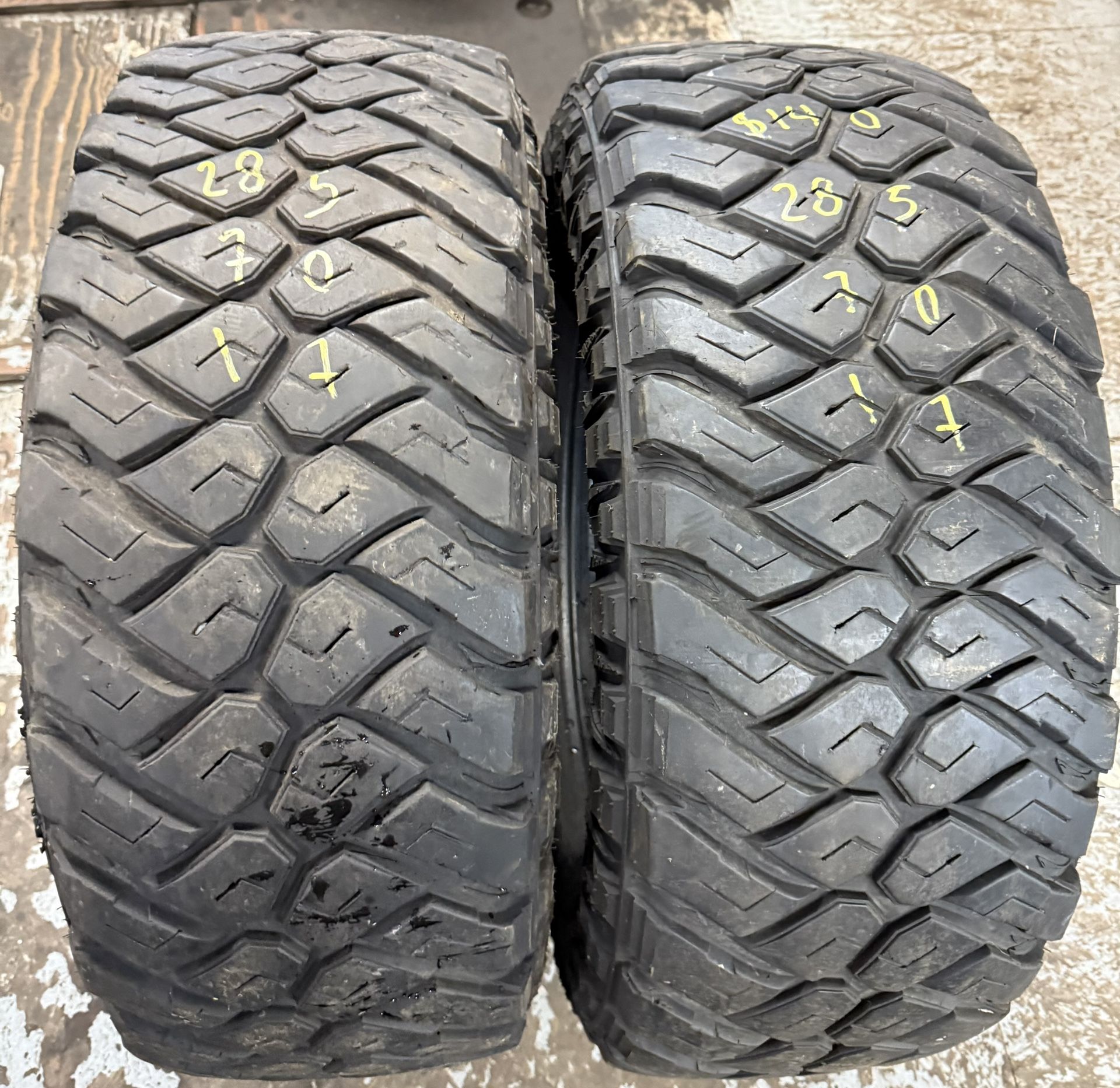 285/70/17(Maxxis)