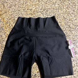 Cali curves scrunch shorts
