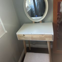 Vanity Table With Mirror