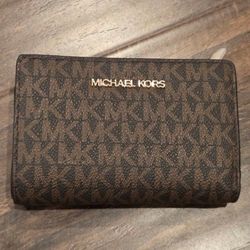 Michael Kors Wallet Signature Logo