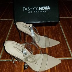Brand new FASHION NOVA HEELS SIZE 6