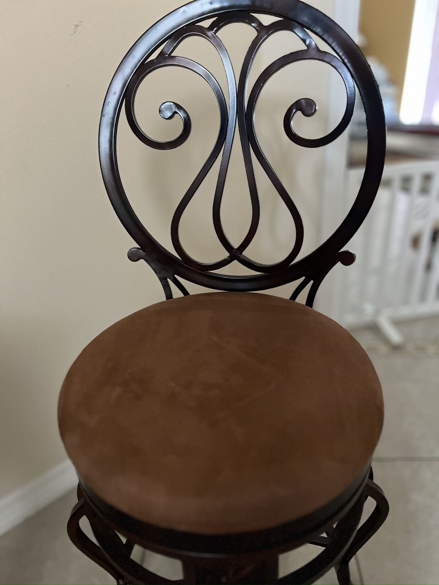 Selling a beautiful set of 3 matching bar stools, sturdy, elegant and super comfortable.