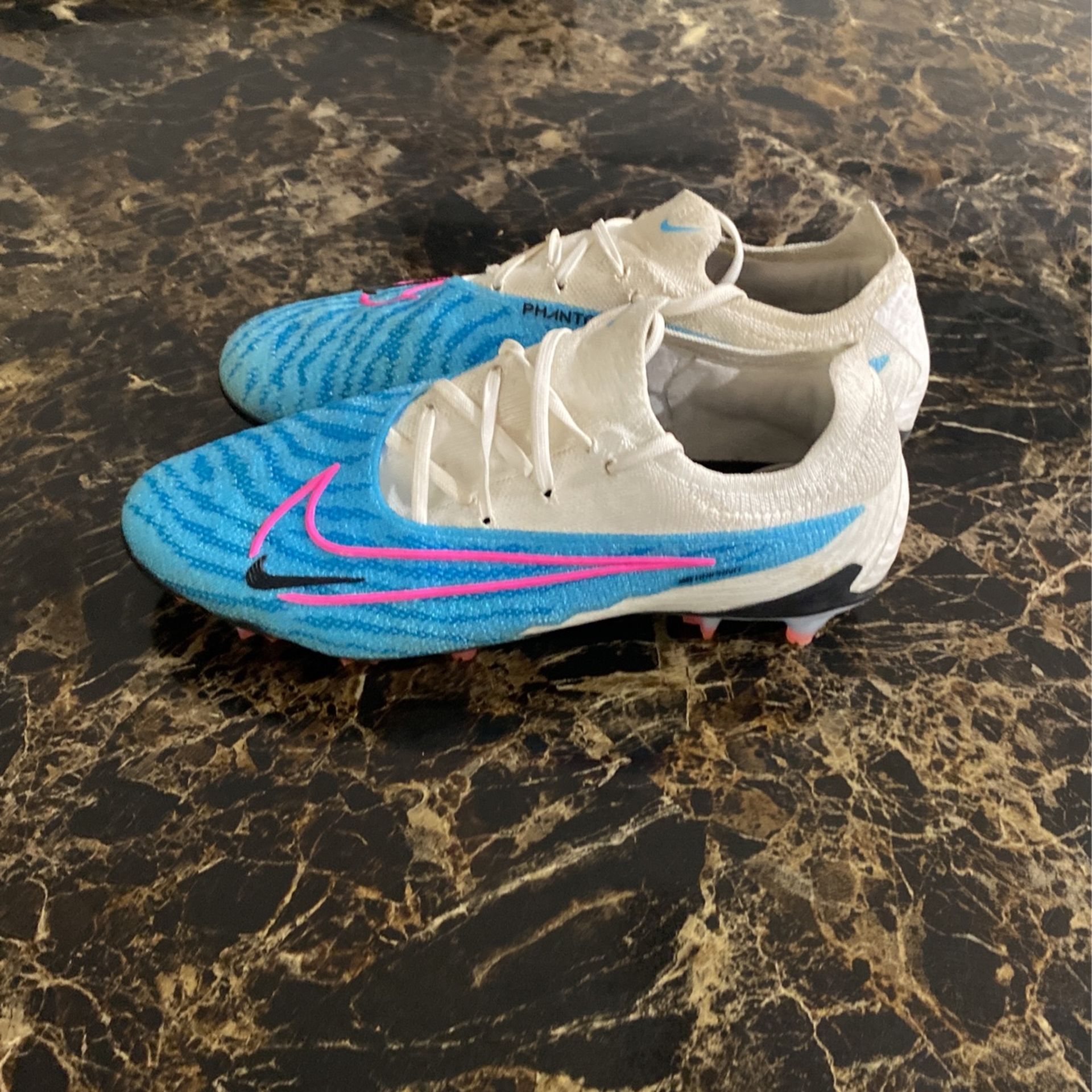 Nike Phantom GXs Soccer Cleats Size 5.5 In Youth