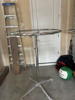 Round Clothes Rack
