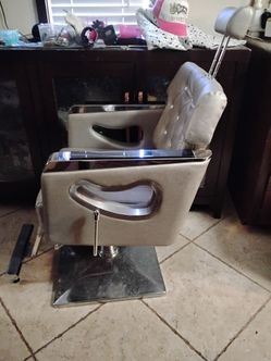 Grey barber chair almost new