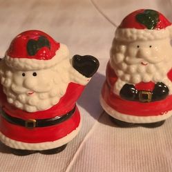 Santa Salt & Pepper Shakers Set 