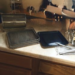 Used PAMPERED  DELUXE AIR FRYER Acessories