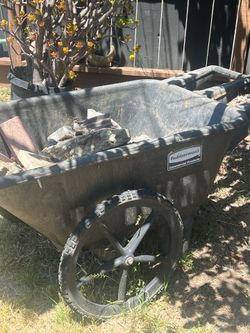 Rubbermaid cart