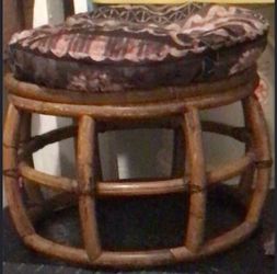 Papasan rattan foot stool