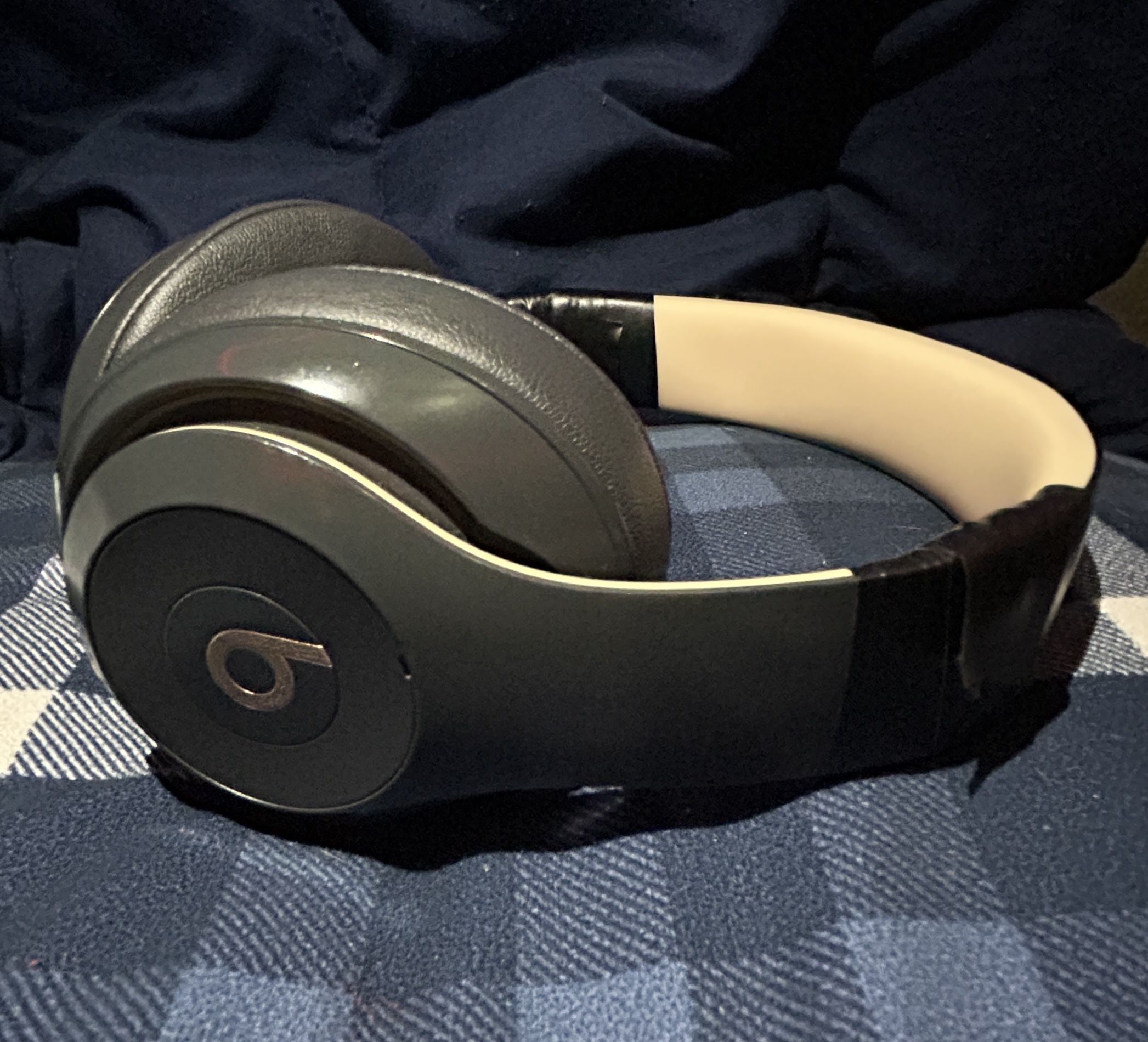 Beats Studio3 Wireless - Shadow Gray ( skyline collection ) noise canceling headphones