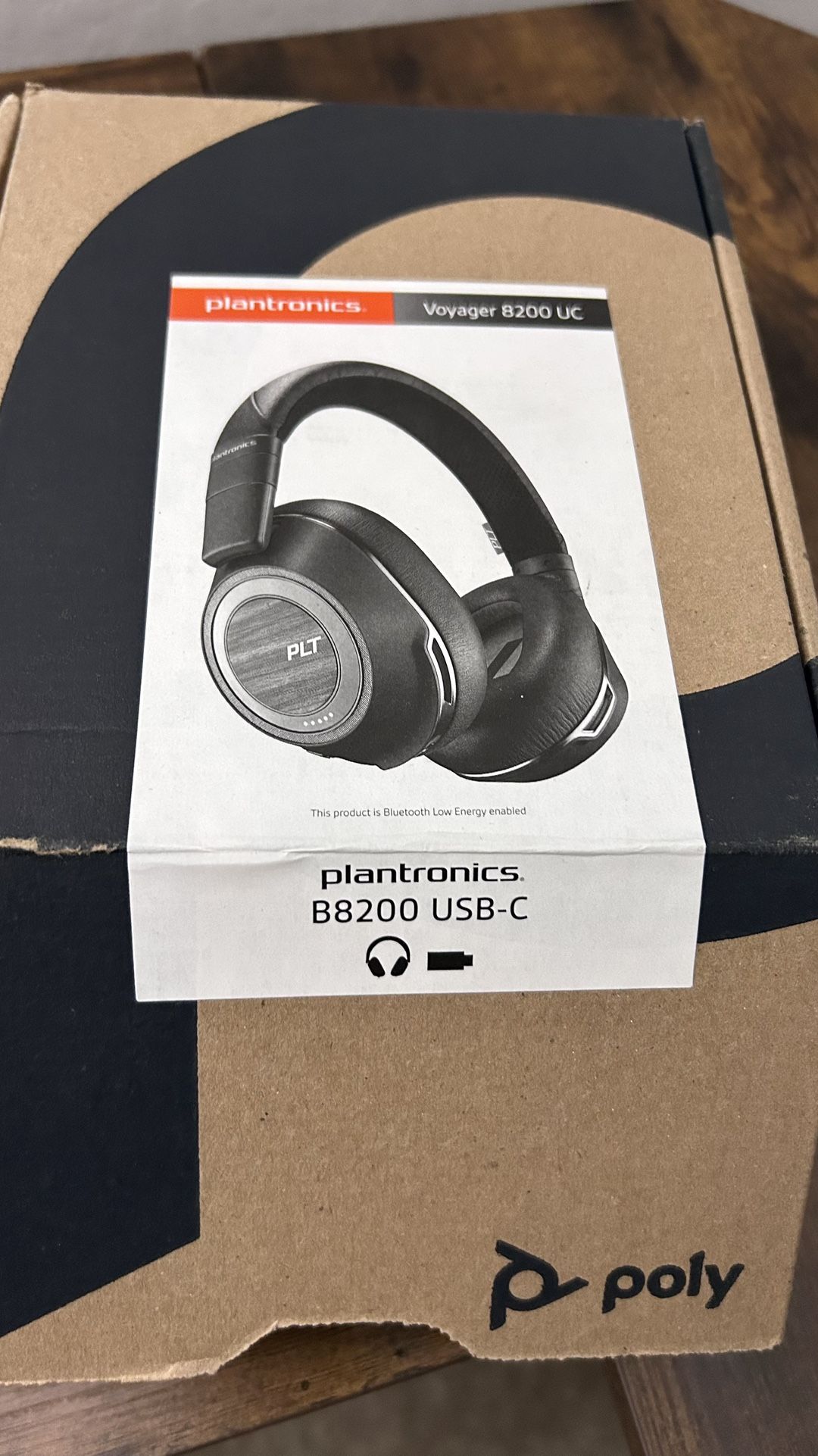 Plantronics - Voyager 8200 UC (Poly) - Bluetooth Dual-Ear (Stereo) Headset - USB-A Compatible to connect to your PC and Mac - Works with Teams, Zoom &