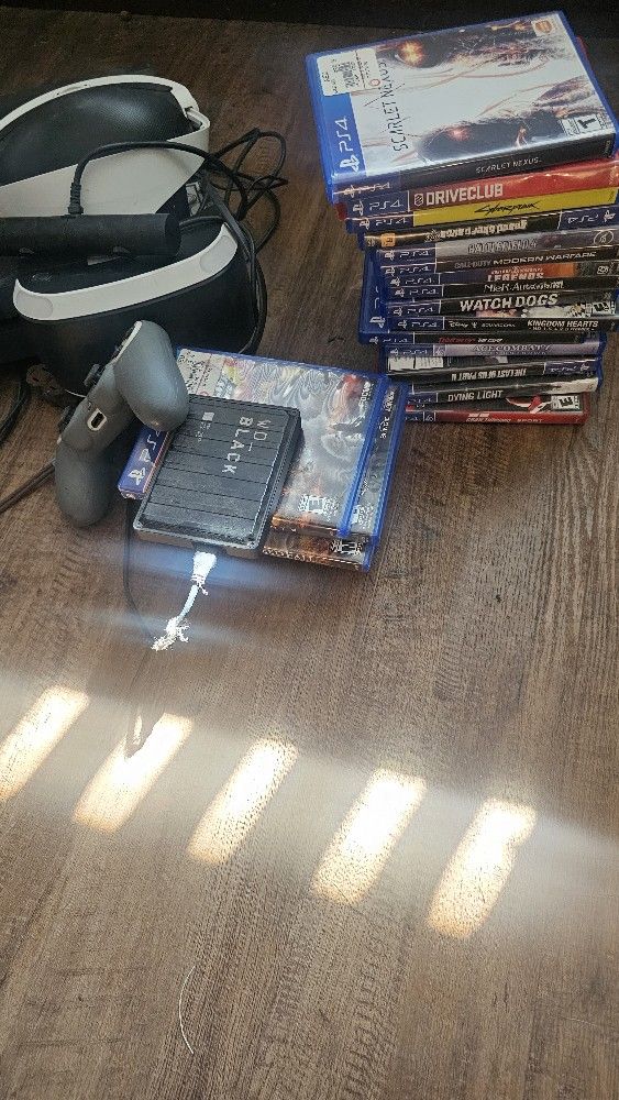 Ps4 W/2 Controllers Vr Headset & 2tb Drive And Ton Games