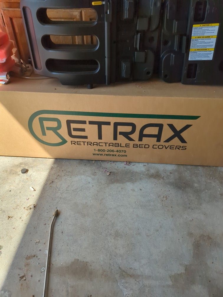 Retrax Rolling Bed Cover for Sale in Anaheim, CA OfferUp
