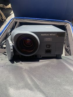 MultiSync MT1035 Projector 