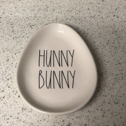 RAE DUNN HUNNY BUNNY EGG PLATE