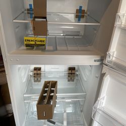 Vissani 14.2 Cu. Ft. Top Freezer Refrigerator In White, Garage Read 