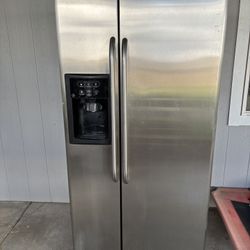 Refrigerator 