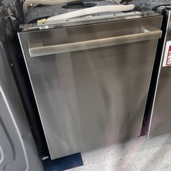 New Bosch 100 Series Premium 24 in. Stainless Steel Top Control Tall Tub Dishwasher with Hybrid Stainless Steel Tub, 46 dBA