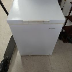 Holiday 5 Cubic Feet Chest Freezer